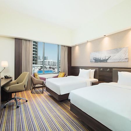 Hampton By Hilton Dubai Airport Hotel Екстериор снимка