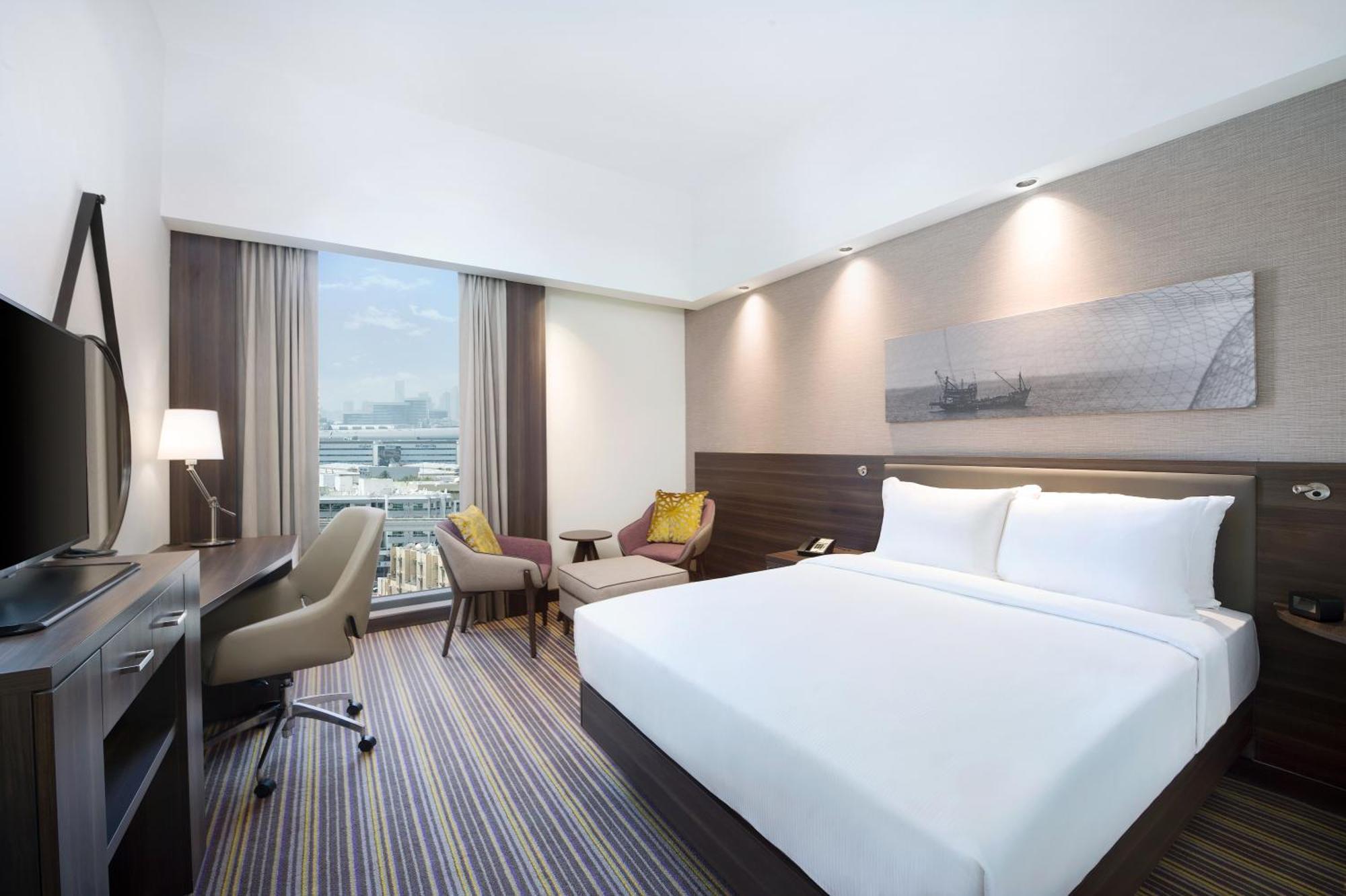 Hampton By Hilton Dubai Airport Hotel Екстериор снимка