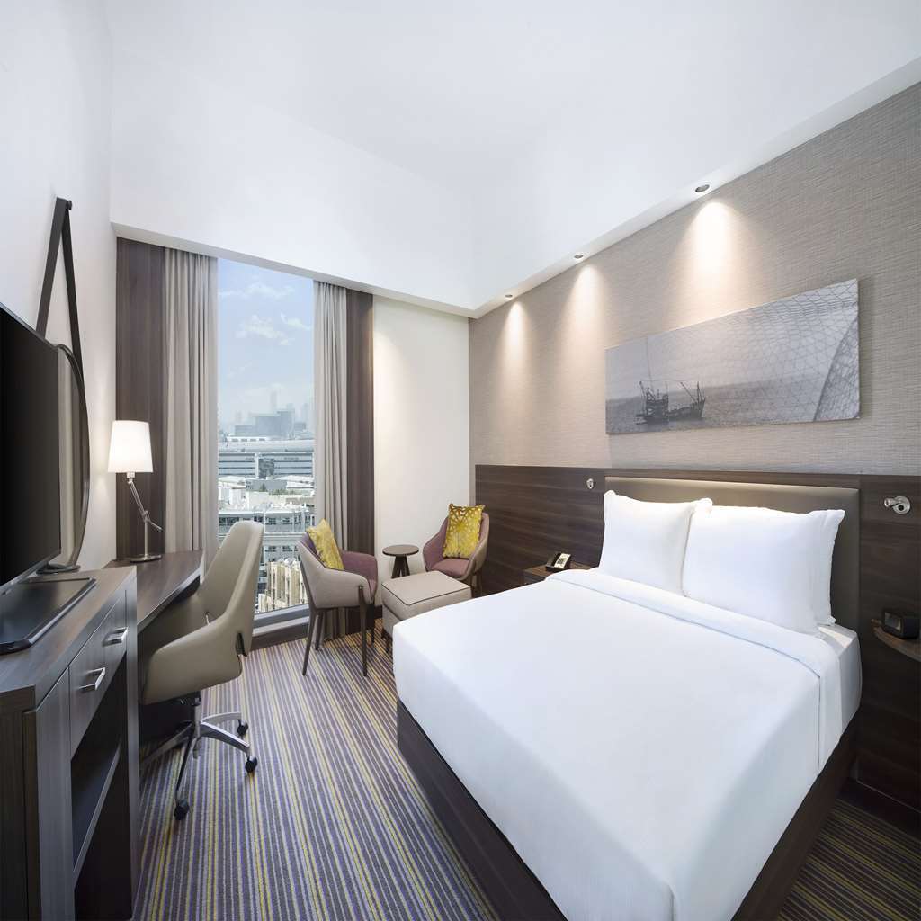 Hampton By Hilton Dubai Airport Hotel Стая снимка