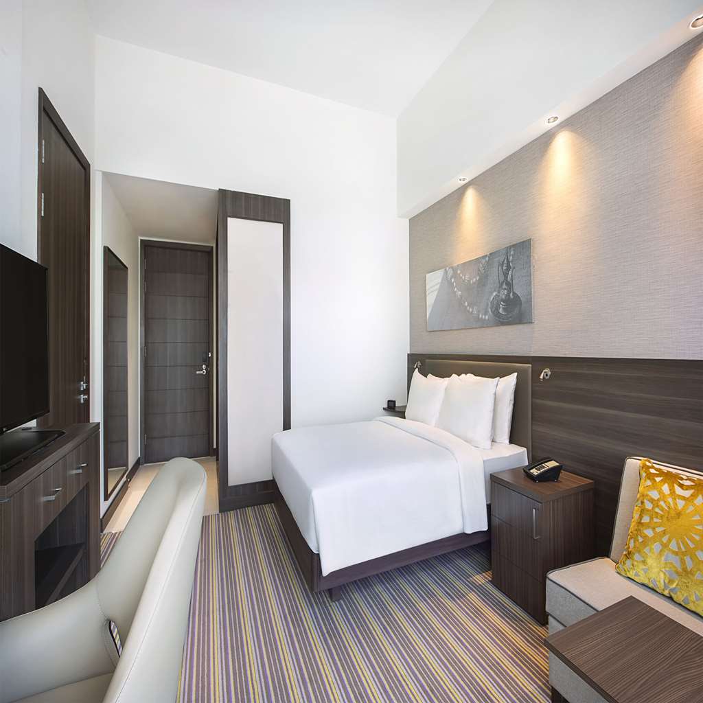 Hampton By Hilton Dubai Airport Hotel Стая снимка